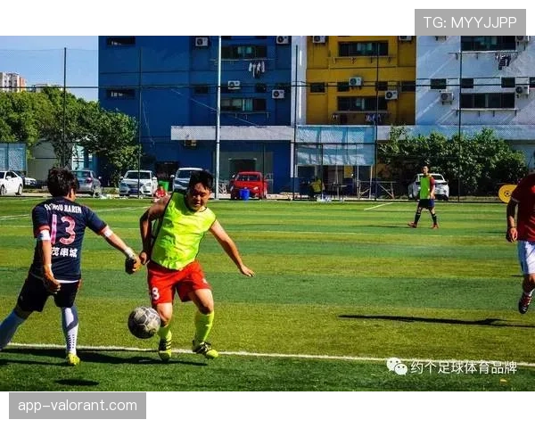 德甲俱乐部联合举办“足球无边界”难民融合公益赛事